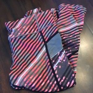 Athleta cropped athletic leggings with back horizontal hideaway zippered pocket